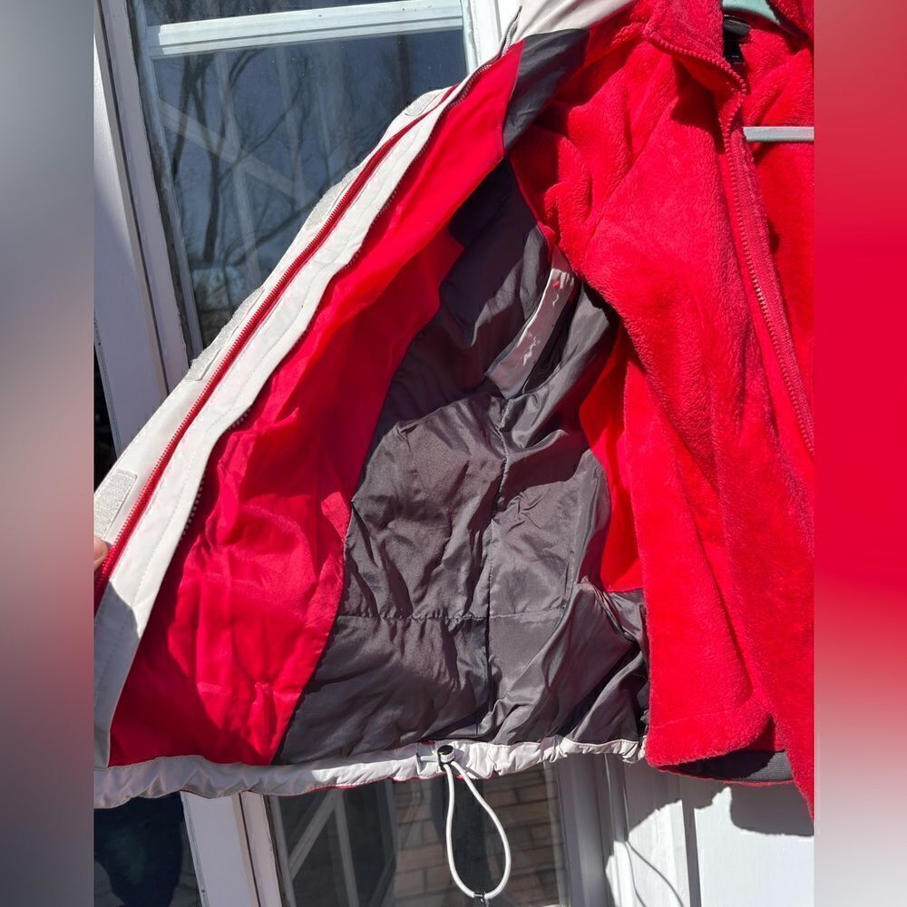 The North Face Women's Red and White Ski Jacket - Picture 6 of 10